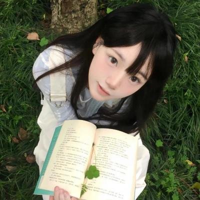 莉兹·博登手持斧头